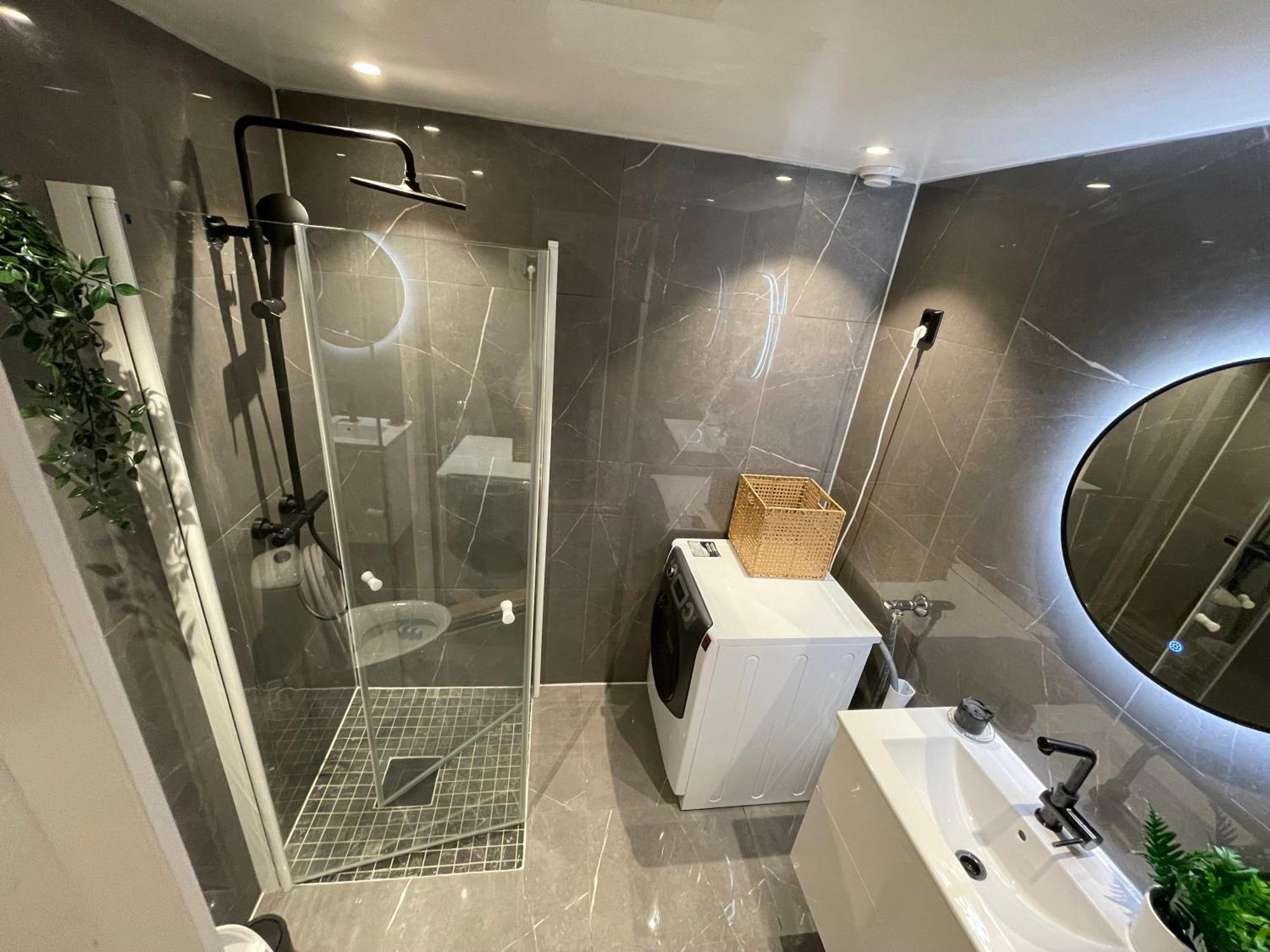Happy Days Relaxing With Smart Solutions Shared With One Other Bedroom
